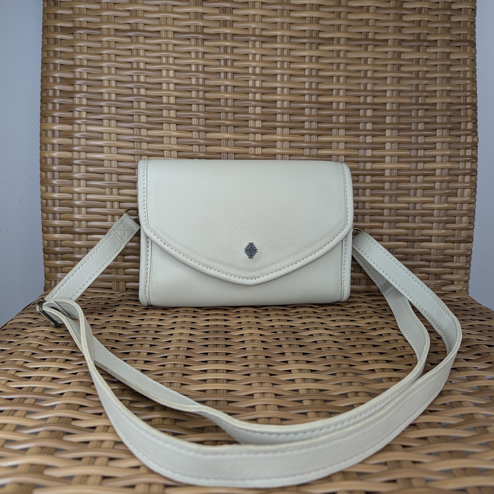 Nena & Co. Tesoro Cream Leather Envelope Crossbody Bag
